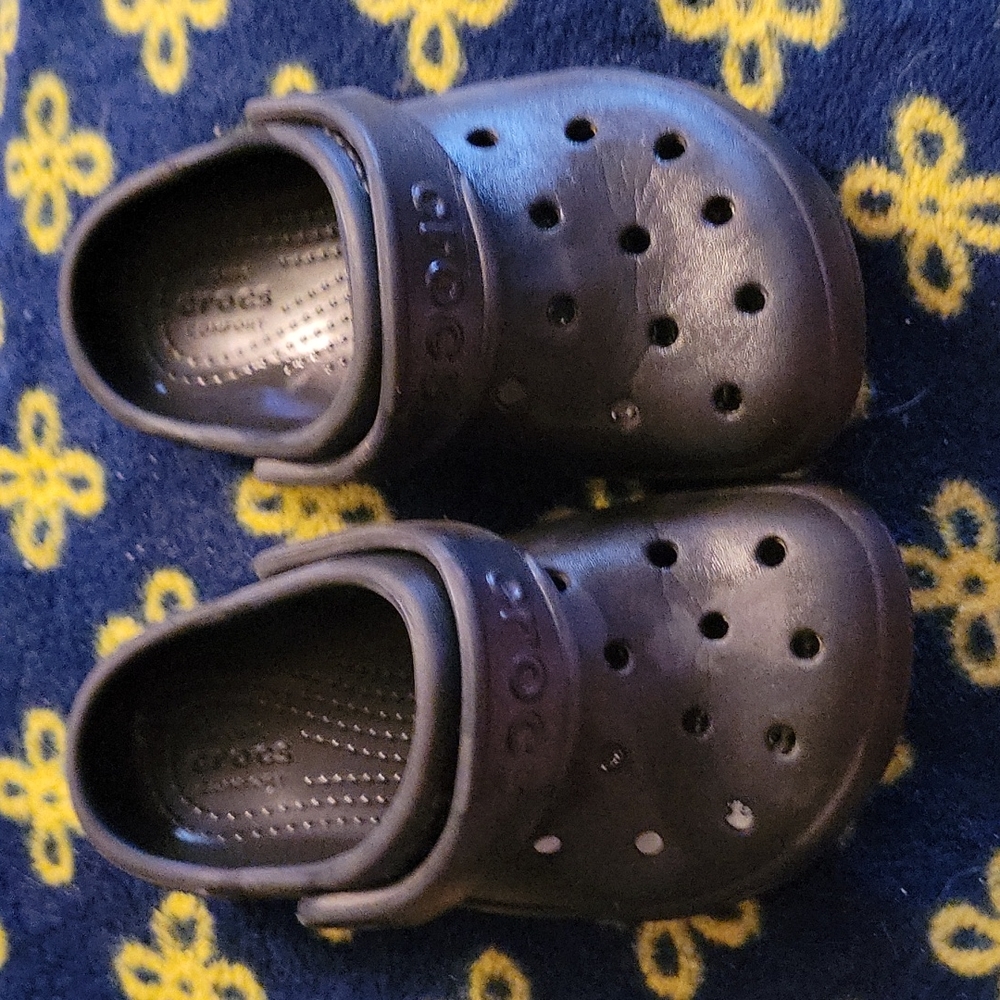 Toddler sz 8 Black Crocs